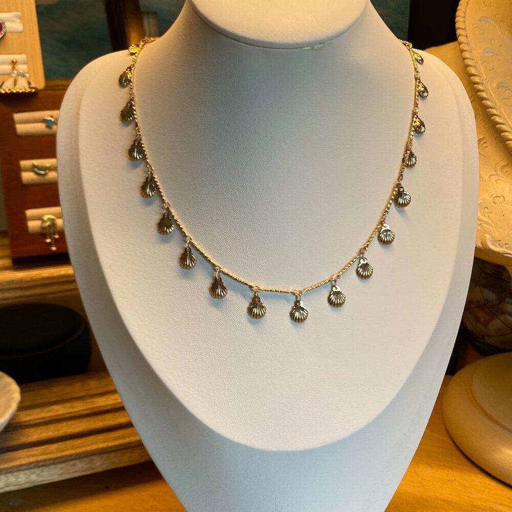 M73 Gold Tone Clam Shells Majestic Mermaid Style Necklace - good for layering!!